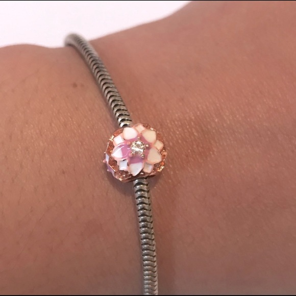 Pink flower charm - Picture 1 of 2